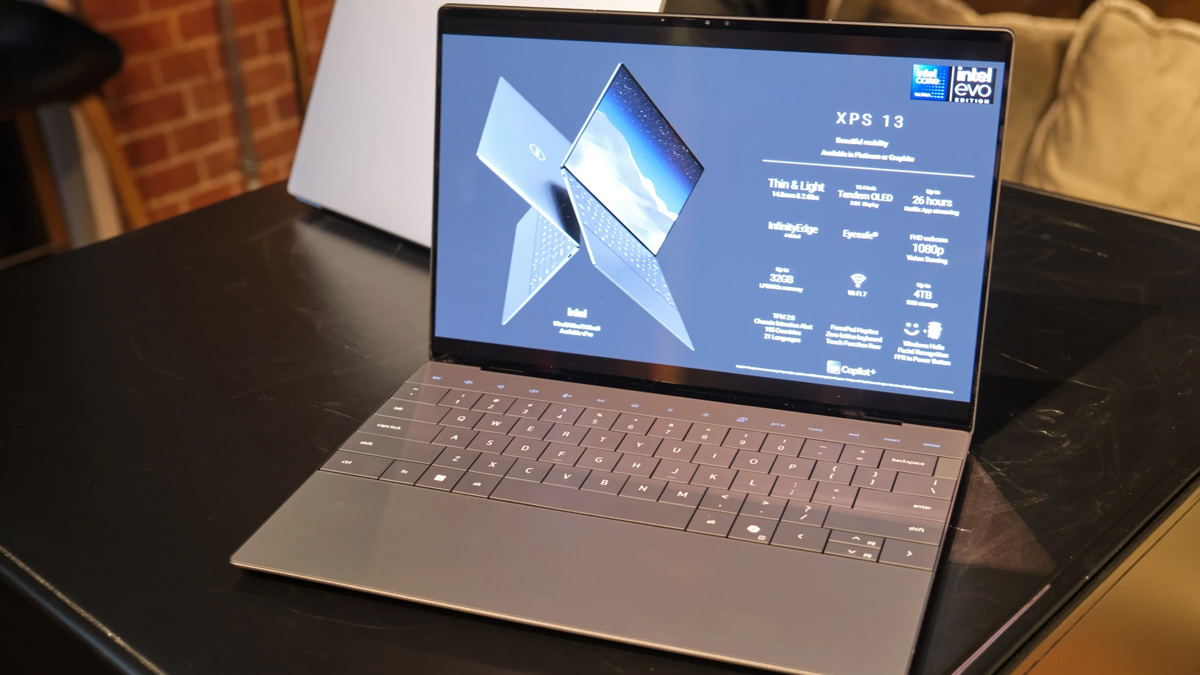 Sản phẩm trưng bày dùng Chip laptop Core Ultra